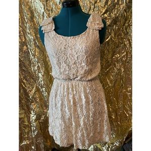 Francesca’s collection birdcage label ivory lace dress with bows